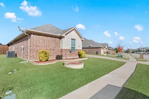 1684 Laramie Ln, Burleson, TX 76028 - Photo 2