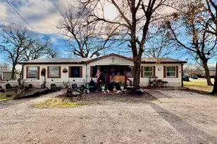 205 Hamilton St, Bynum, TX 76631 - Photo 1