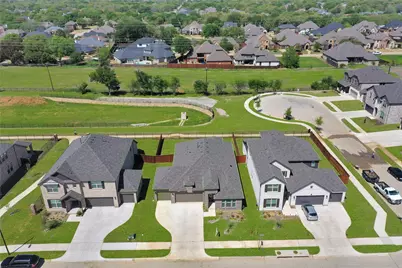 2811 Grand Lookout Lane, Arlington, TX 76001 - Photo 2