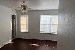 4512 Alamosa St, Fort Worth, TX 76119 - Photo 8