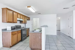 4512 Alamosa St, Fort Worth, TX 76119 - Photo 8