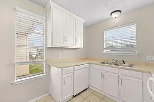 708 N Cooper St, Arlington, TX 76011 - Photo 8