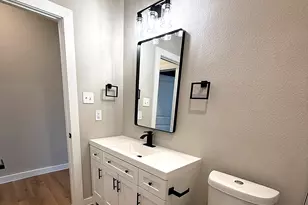 806 E Jefferson St, Waxahachie, TX 75165 - Photo 16