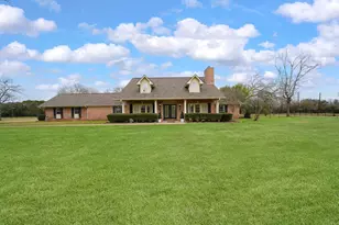 1810 Darby Ln, Arcola, TX 77545 - Photo 2