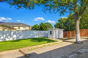 1014 Lucille St, Irving, TX 75060 - Photo 2