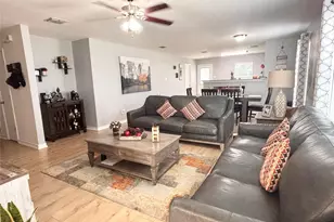 605 Rosario Ln, Fort Worth, TX 76052 - Photo 2