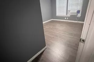 205 NE 22nd St, Grand Prairie, TX 75050 - Photo 8