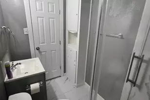 205 NE 22nd St, Grand Prairie, TX 75050 - Photo 10