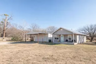 180 Trail Dr, Bowie, TX 76230 - Photo 1
