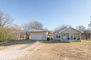 180 Trail Dr, Bowie, TX 76230 - Photo 2