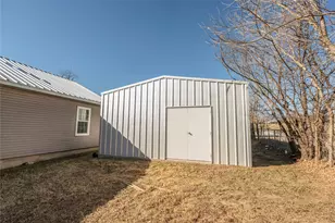 180 Trail Dr, Bowie, TX 76230 - Photo 8