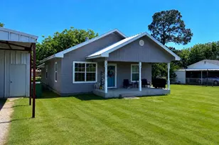 180 Trail Dr, Bowie, TX 76230 - Photo 2