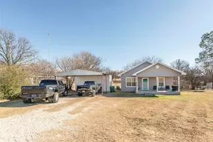 180 Trail Dr, Bowie, TX 76230 - Photo 14
