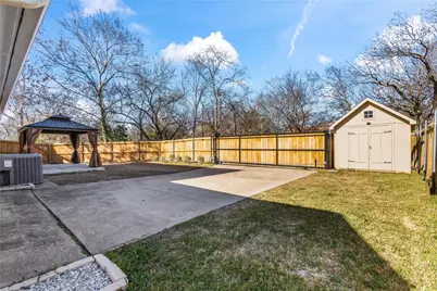 933 Waynelee Drive, Lancaster, TX 75146 - Photo 6
