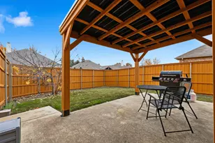 2122 Trickling Creek Dr, Garland, TX 75041 - Photo 6