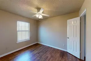 214 Renfro St, Grand Prairie, TX 75051 - Photo 8