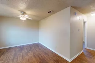 214 Renfro St, Grand Prairie, TX 75051 - Photo 4