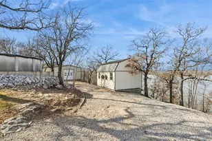 826 Cimmarron Bay Dr, Runaway Bay, TX 76426 - Photo 10