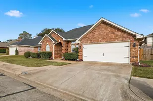 1401 Danielle Dr, Bedford, TX 76021 - Photo 2