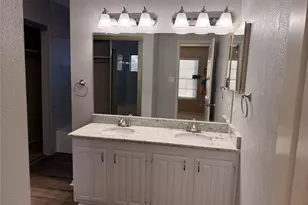 500 Button Willow Ct, Irving, TX 75063 - Photo 12