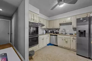 8411 Oak Stream Dr, Dallas, TX 75243 - Photo 10