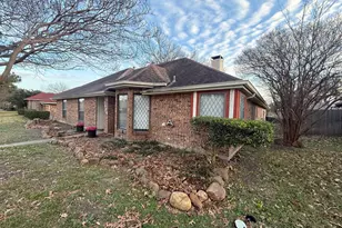 1306 Cardigan St, Garland, TX 75040 - Photo 2