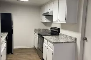 1505 W Pearl St, Granbury, TX 76048 - Photo 2