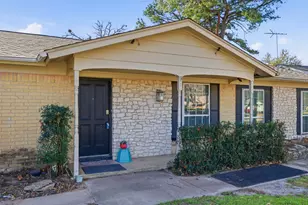 2900 Lynnwood Dr, Arlington, TX 76013 - Photo 2