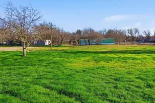 2013 Spring Valley Dr, Azle, TX 76020 - Photo 8