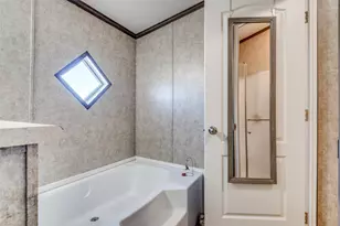 200 Farmhouse Rd, Springtown, TX 76082 - Photo 12