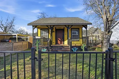 209 E Lone Star Avenue, Cleburne, TX 76031 - Photo 22