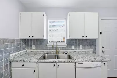 209 E Lone Star Avenue, Cleburne, TX 76031 - Photo 16