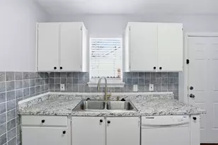 209 E Lone Star Ave, Cleburne, TX 76031 - Photo 16