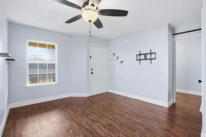 209 E Lone Star Avenue, Cleburne, TX 76031 - Photo 8