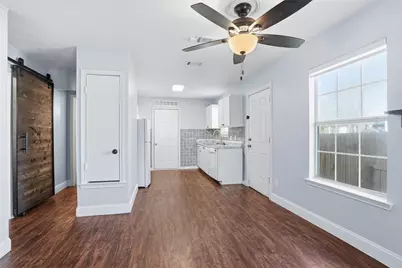 209 E Lone Star Avenue, Cleburne, TX 76031 - Photo 18