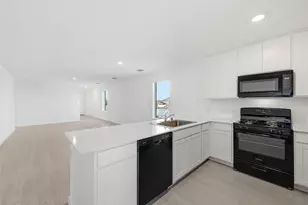 2040 Shady Oaks Dr, Ennis, TX 75119 - Photo 4