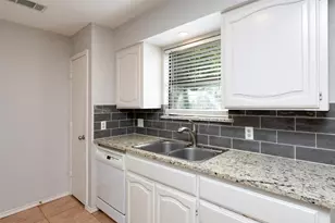 6433 Westridge Dr, Watauga, TX 76148 - Photo 12