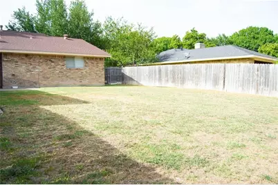 416 Lisa Lane, DeSoto, TX 75115 - Photo 2