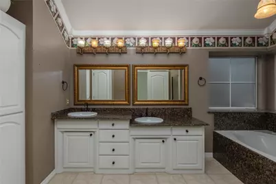 7613 Woodhaven Drive, North Richland Hills, TX 76182 - Photo 16