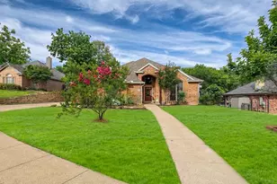 7613 Woodhaven Dr, North Richland Hills, TX 76182 - Photo 2