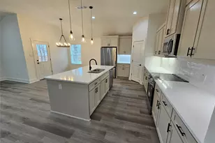 605 Begonia Dr, Azle, TX 76029 - Photo 4