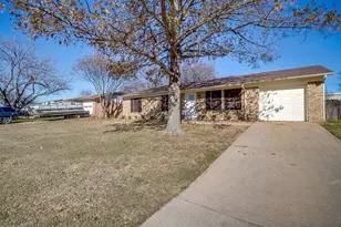 809 Springhill Dr, Burleson, TX 76028 - Photo 2