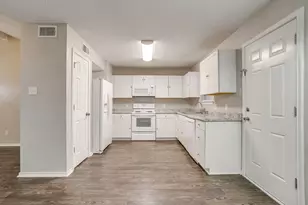 809 Springhill Dr, Burleson, TX 76028 - Photo 10