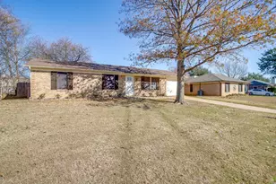809 Springhill Dr, Burleson, TX 76028 - Photo 1