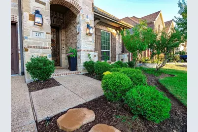 217 Warwick Boulevard, Lewisville, TX 75056 - Photo 2
