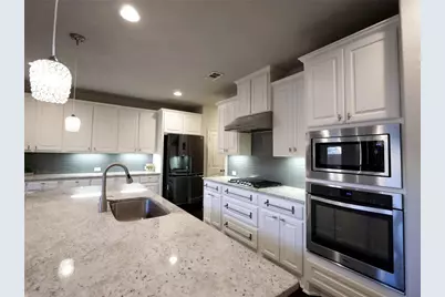 217 Warwick Boulevard, Lewisville, TX 75056 - Photo 8