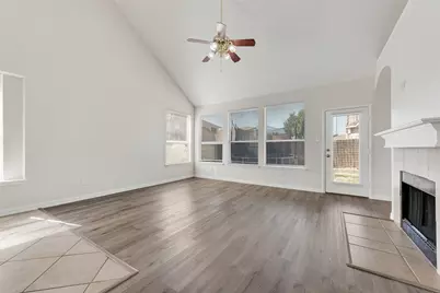 5702 Streamside Drive, Arlington, TX 76018 - Photo 10