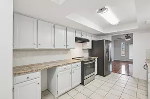 930 Shady Creek Ln, Bedford, TX 76021 - Photo 8