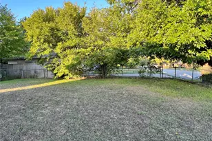 1319 N Clay St, Ennis, TX 75119 - Photo 18