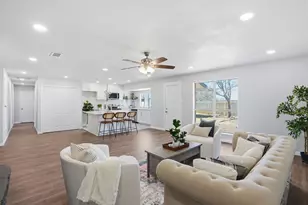 4804 Green Hollow Dr, Arlington, TX 76017 - Photo 4